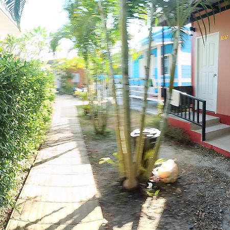 Chill Land House Hotel Bãi biển Bang Tao Ngoại thất bức ảnh