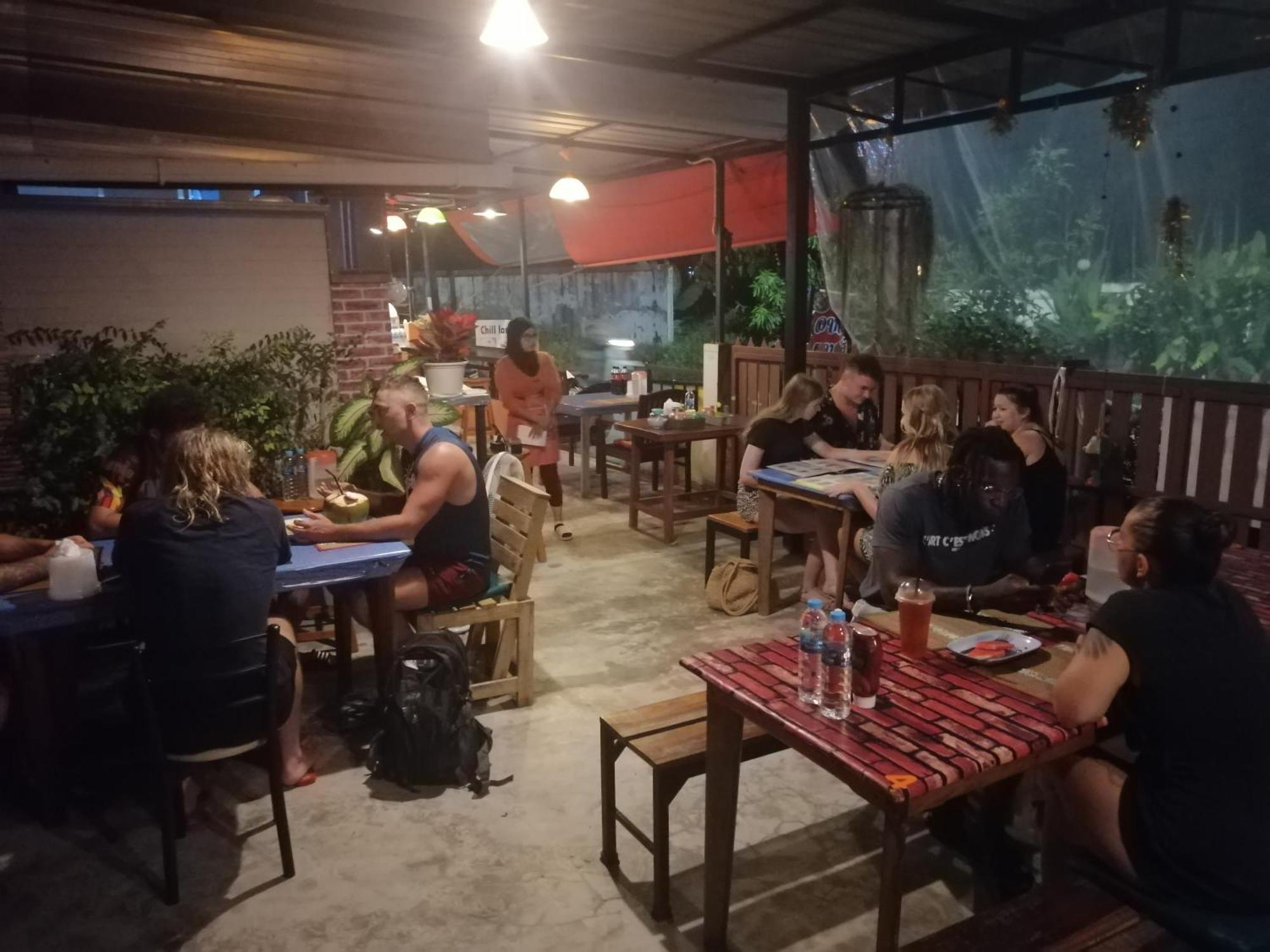 Chill Land House Hotel Bãi biển Bang Tao Ngoại thất bức ảnh